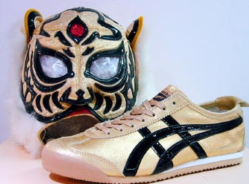 Onitsuka Tigers hat stylische Schuhe und T-Shirts